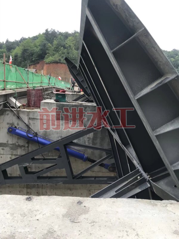 弧形钢羞羞漫画网址